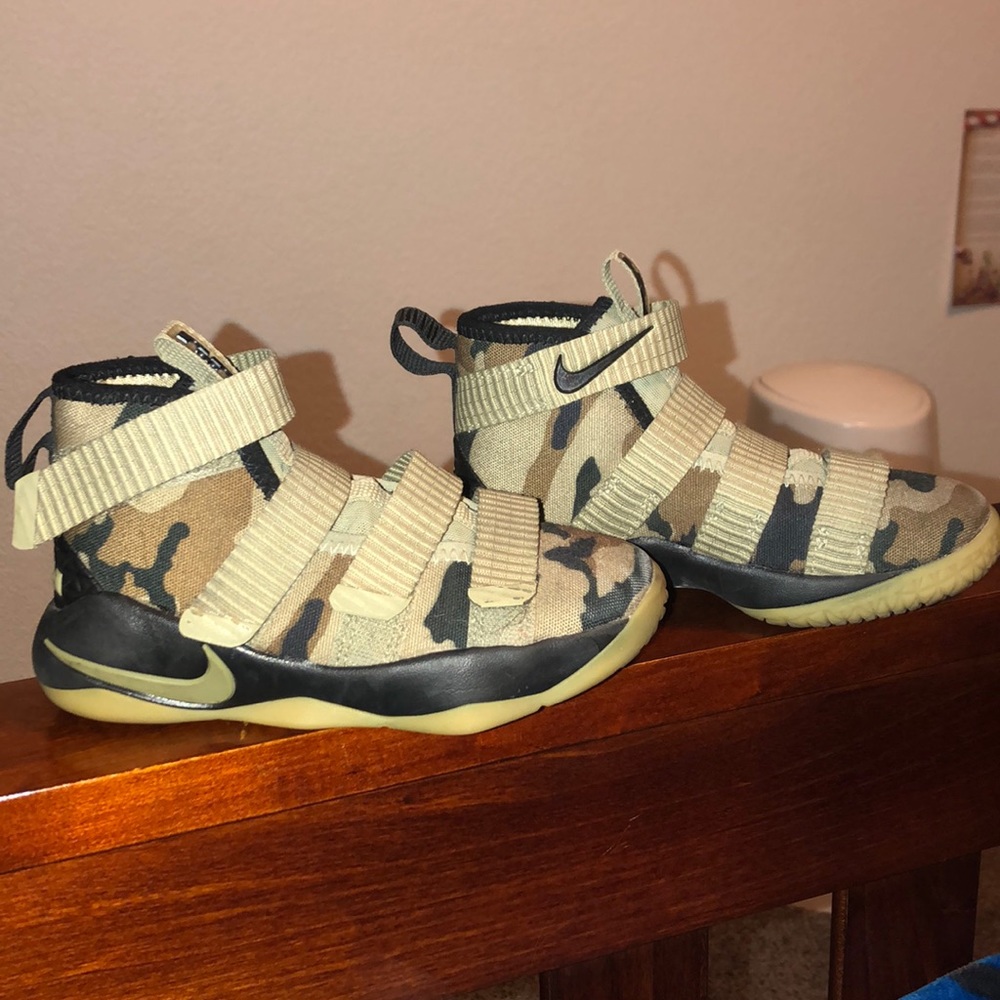 Nike Lebron James kids camo soldier sneakers!
